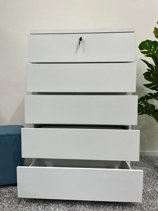 OFERTA!!! Cómoda blanca con bloqueo