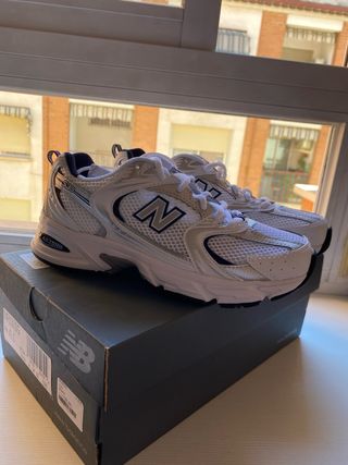 Zapatillas New Balance 530 Plata y Blanco