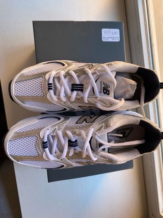 Zapatillas New Balance 530 Plata y Blanco