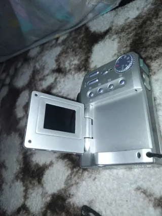 Fujifilm MV-1 Plata cámara digital.