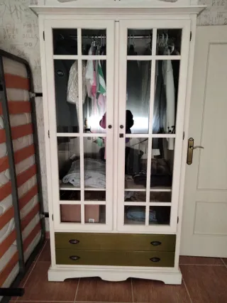 Cómoda de madera poco uso mesita y armario