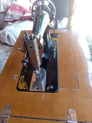 Máquina de coser Singer antigua