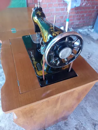 Máquina de coser Singer antigua