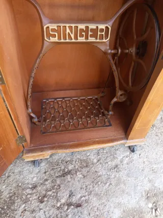 Máquina de coser Singer antigua
