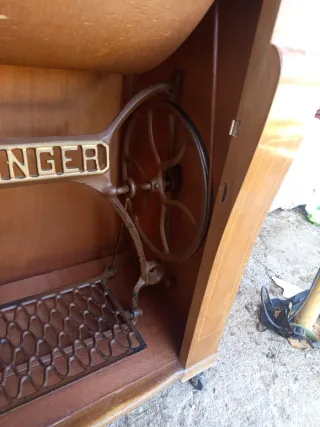 Máquina de coser Singer antigua