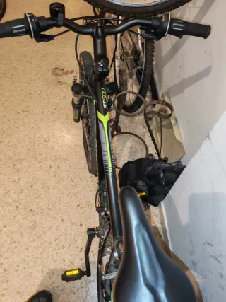 Bicicleta infantil negra