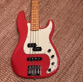 Bajo Fender Player Plus Precision Fiesta Red