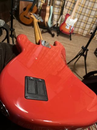 Bajo Fender Player Plus Precision Fiesta Red