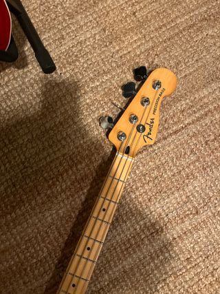 Bajo Fender Player Plus Precision Fiesta Red