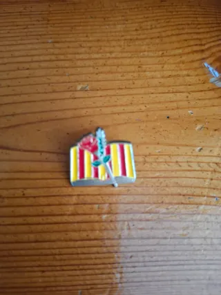 Colección de Pines de Coches Vintage y de Guitarra