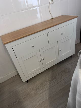 Aparador blanco y madera