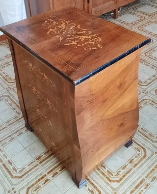 Máquina de coser con mueble marquetería