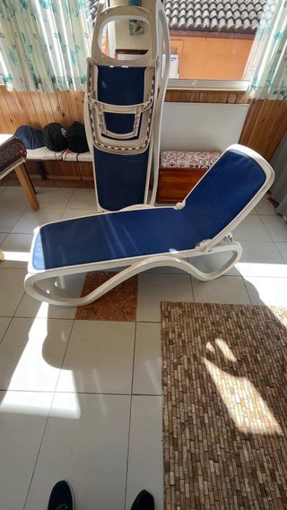 Dos Hamacas de piscina blancas y azules