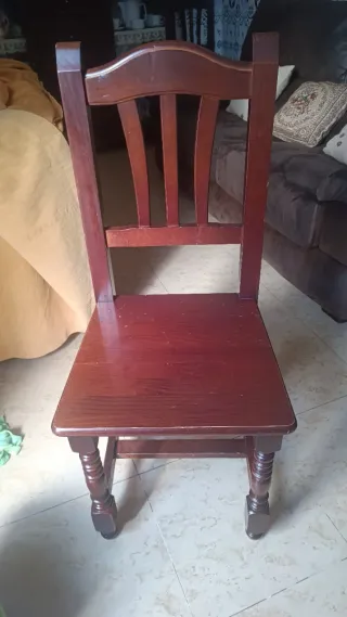 Sillas de madera marrones.son 6.