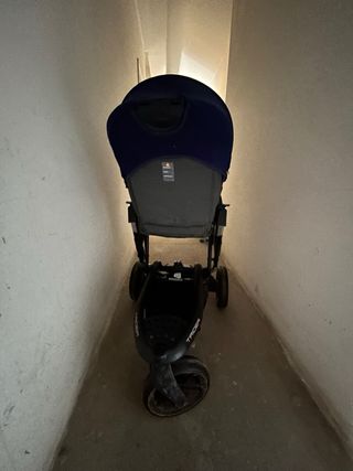 Carro de bebé azul
