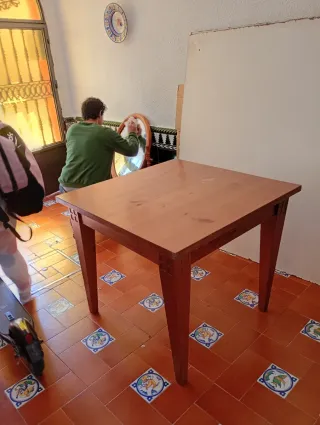 Mesa de comedor de madera