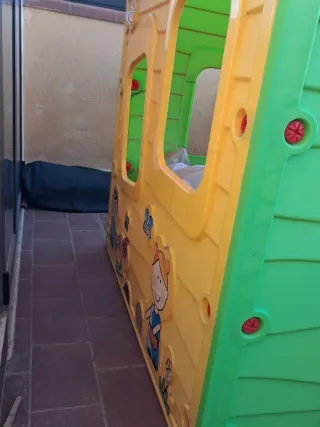 Casetta giochi bimbi verde e rossa