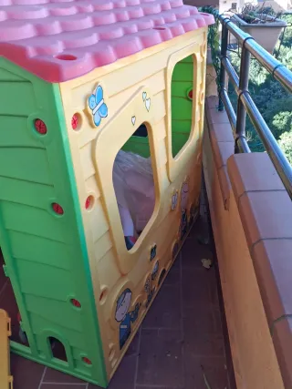 Casetta giochi bimbi verde e rossa