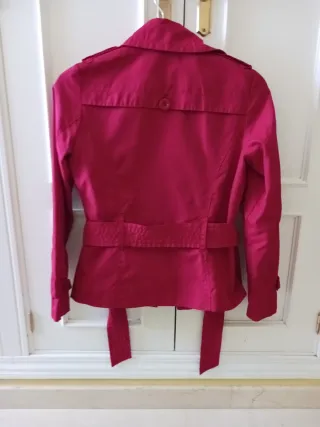 Chubasquero corto rojo