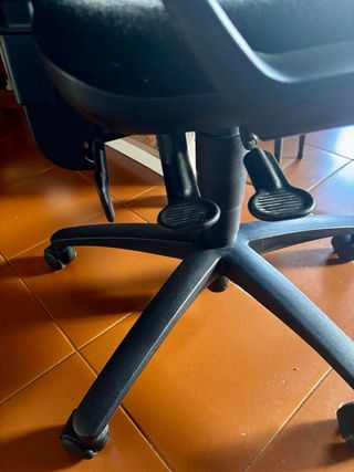 Silla de oficina ergonómica negra