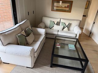 Conjunto de dos sofas recien tapiAdos + mesa