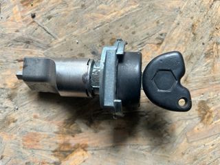 Cerradura Bonbin Piaggio Beverly con Llave