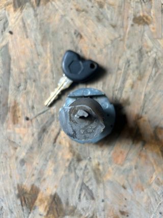 Cerradura Bonbin Piaggio Beverly con Llave