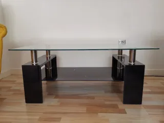 Mesa baja de centro cristal y metal negra