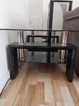 Mesa baja de centro cristal y metal negra