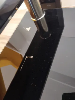 Mesa baja de centro cristal y metal negra