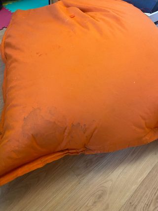 Puff gigante naranja tejido resistente