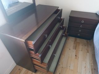 Cómoda con espejo para restaurar