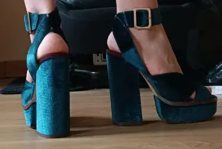 Tacones azules de atlina. Zara. Talla 38.