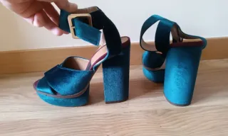 Tacones azules de atlina. Zara. Talla 38.