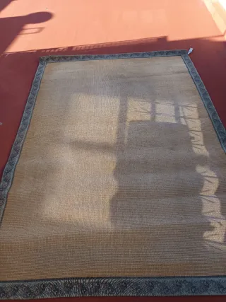 Alfombra grande beige y verde