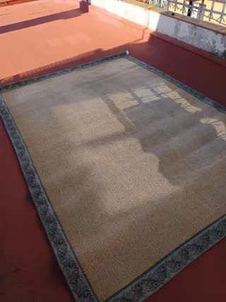 Alfombra grande beige y verde