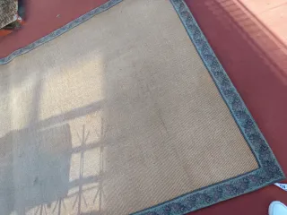 Alfombra grande beige y verde