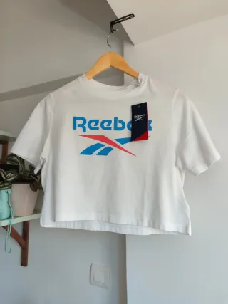 Camiseta crop top Reebok blanca