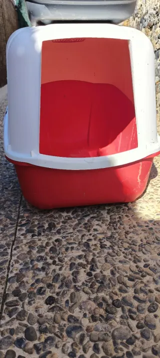 Arenero y transportín para gato