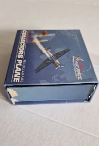 Miniatura Avião Red Bull Air Race Caixa danificada