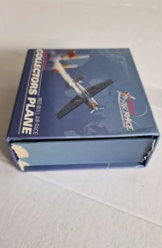 Miniatura Avião Red Bull Air Race Caixa danificada