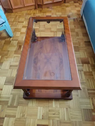 Mesa de centro de madera y cristal