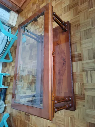 Mesa de centro de madera y cristal