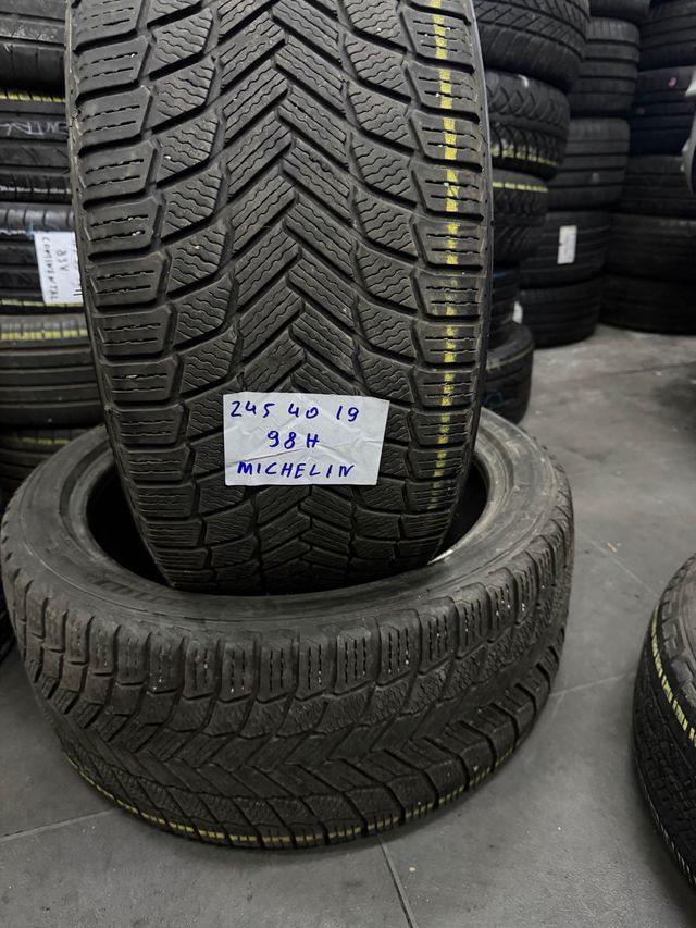 Neumáticos Michelin 245 40 19 98H