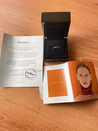 Anillo de oro blanco de 18K con diamantes 0,09 cts