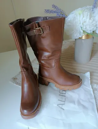 Stivali bassi marroni con fibbia