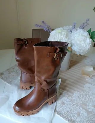 Stivali bassi marroni con fibbia