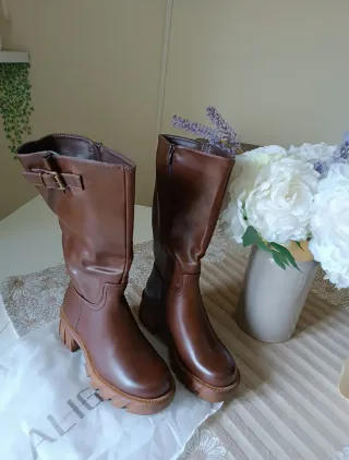 Stivali bassi marroni con fibbia