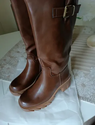 Stivali bassi marroni con fibbia