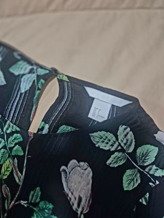 Blusa floral manga larga